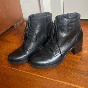 Clark’s Ankle Booties Black